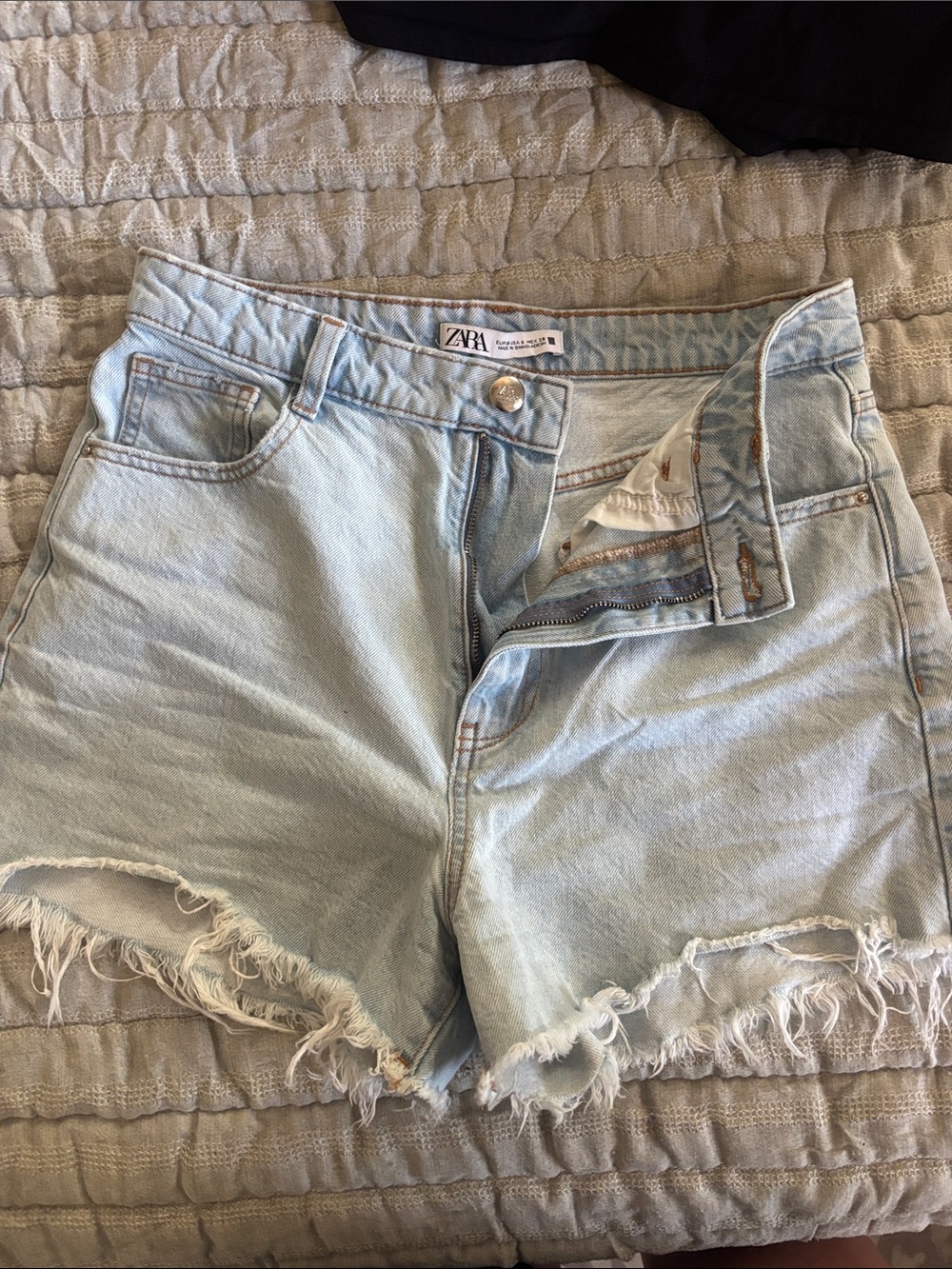 Zara Light Wash Denim Frayed Hem Shorts - US 6